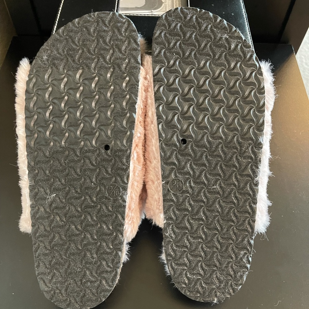 FUZZY FAUX FUR SANDALS, SLIDES, SLIPPERS SIZE 9/10 NWT - Picture 9 of 9